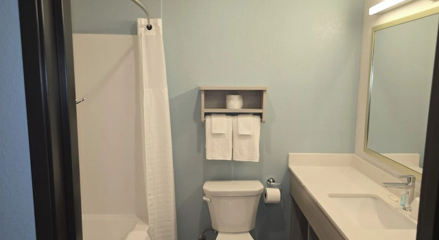 Четырёхместный люкс WoodSpring Suites Jackson Hub City