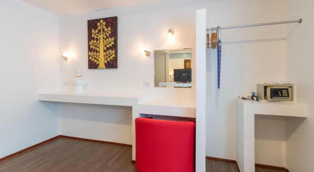 Трёхместный номер Standard Crystal Bay Beach Resort