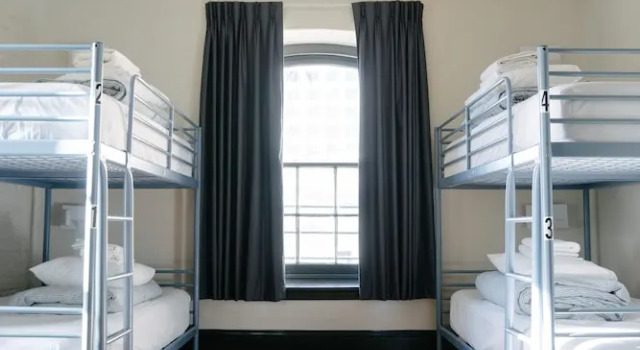 Кровать в общем номере (женский номер) с 4 комнатами Saintlo Ottawa Jail Hostel
