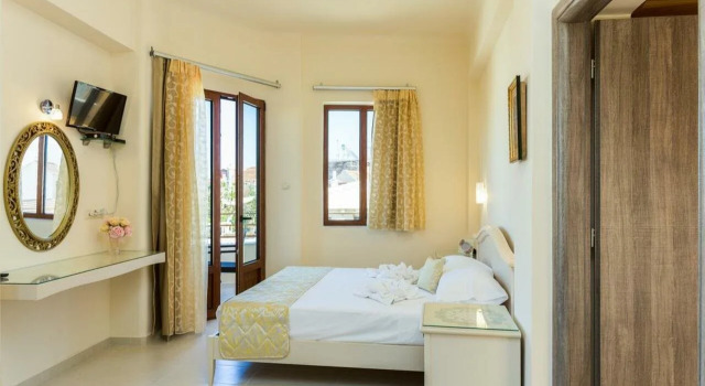 Polyxenia Suites