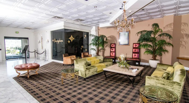 Royal Resort, Забронировать Курортный отель Лас-Вегас-Стрип Лас-Вегас, рядом с Казино в отеле Palace Station