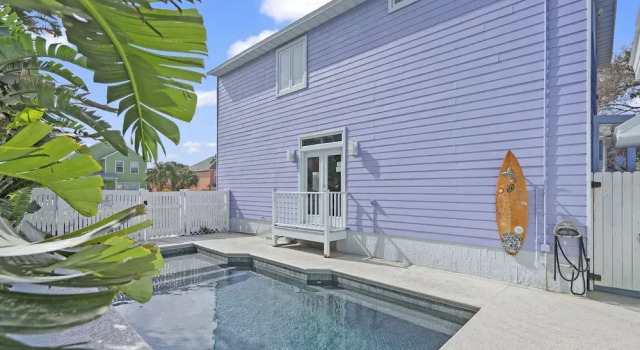 Коттедж Heated Pool Tiki Lounge Steps to Beach Games