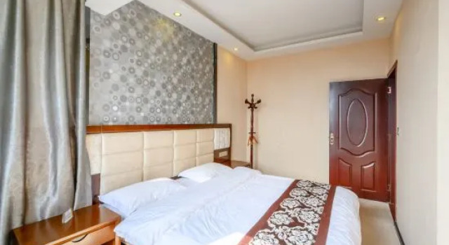Люкс Deluxe Huaqiangu Hotel