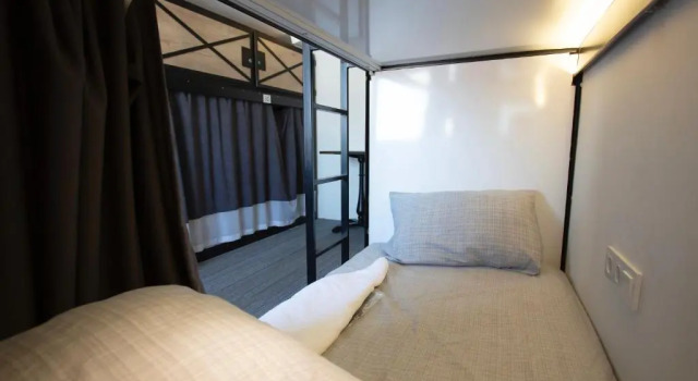 Кровать в общем номере (мужской номер) musk hostel