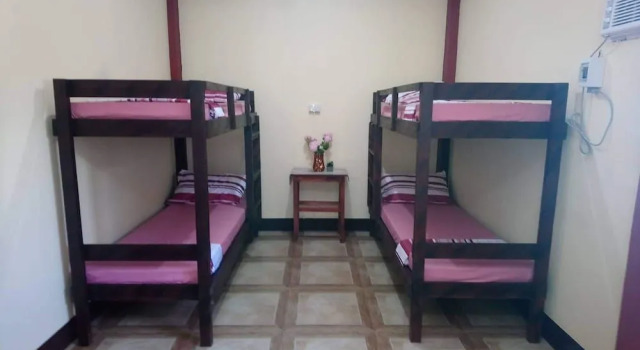 Yolly's Tourist Inn - Hostel