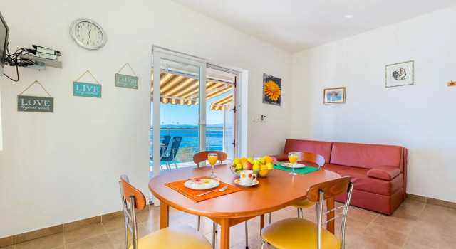 Ivan - 15 m from beach - A2 Žuti (2+2), Rezerwuj Hotel Lun Pag