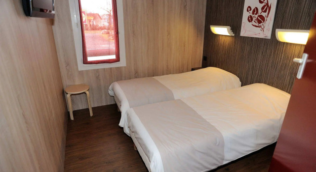 Hotel 4 Saisons, Varaa Hotelli Onet-le-Chateau Aveyron