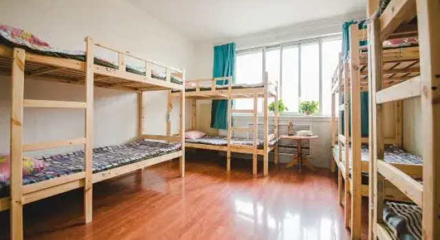 Кровать в общем номере (мужской номер) Hohhot Hanggai International Youth Hostel