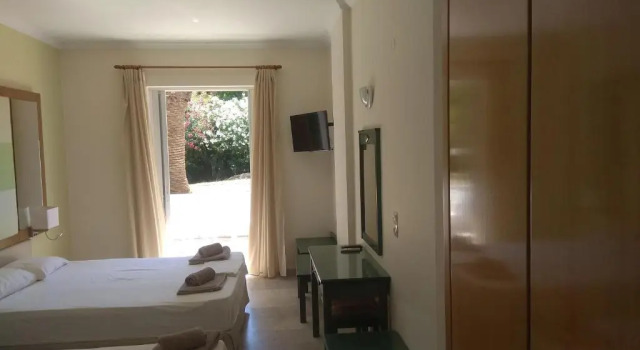 Трёхместный номер Standard с видом на сад Kyriaki Hotel