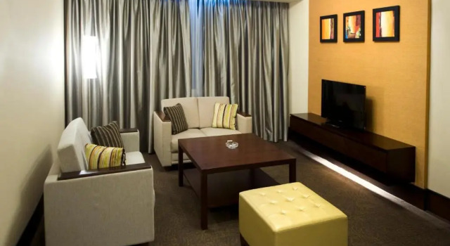 Полулюкс Executive Emerald Garden International Hotel