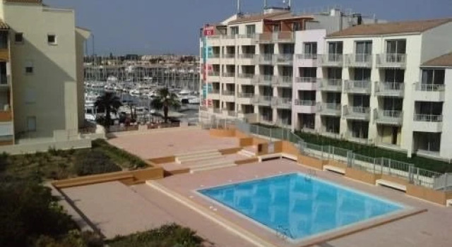Appart Familial Tout Confort Sur Le Port du Cap, Varaa Huoneisto Hotellit Canal du Midi pysäköinnillä, Pysäköinti
