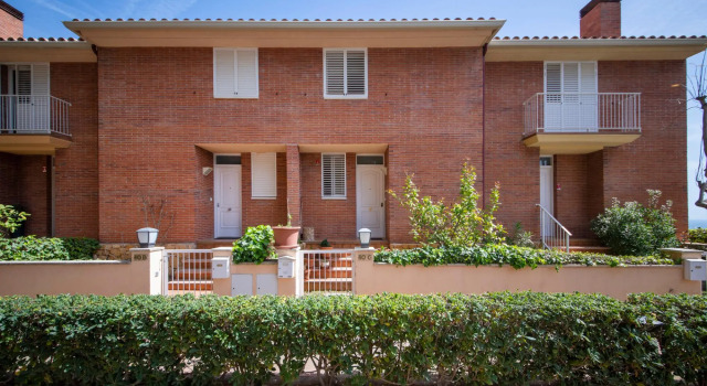 TH151 Casa adosada Tamarit, Varaa Hotelli Hotellit Tarragonès uima-altaalla, Uima-allas