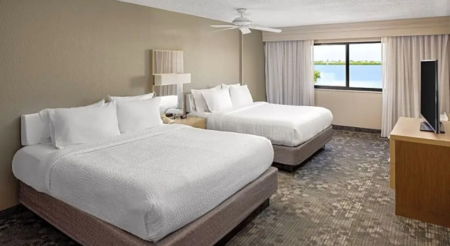 Четырёхместный номер Standard с 2 комнатами Courtyard by Marriott Key West Waterfront