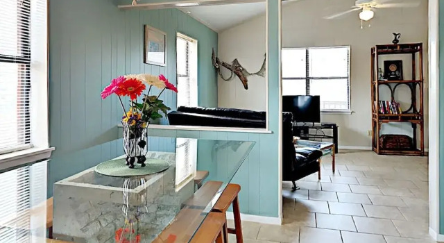 Lowki Bungalow by RedAwning