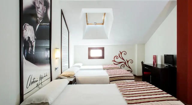 Трёхместный номер Standard Hostal Aznaitin