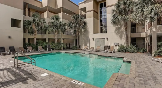 Dog-Friendly Tennis Villa Suite in Amelia Island w/Shared Pool, Free WiFi, Забронировать Вилла Виллы Фернандина-Бич, рядом с Cliff Drysdale Tennis at Amelia Island Resort, Вилла