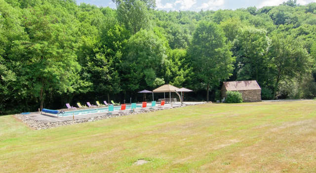 Authentic farmhouse with heated pool (12x6) close to a river on a beautiful spot, Prenota Hotel Hotel a Aquitania con parcheggio, Parcheggio