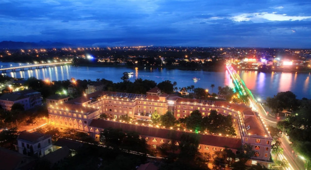 Номер Premium с балконом и с видом на реку Saigon Morin Hotel