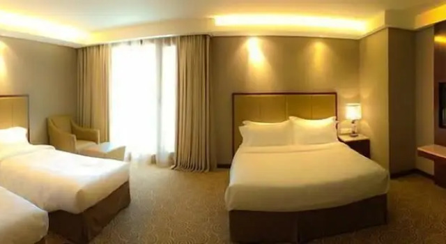 Семейный номер Standard с балконом Hôtel Huatian Chinagora
