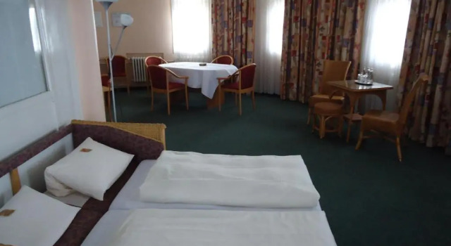 Апартаменты Hotel und Rasthof AVUS