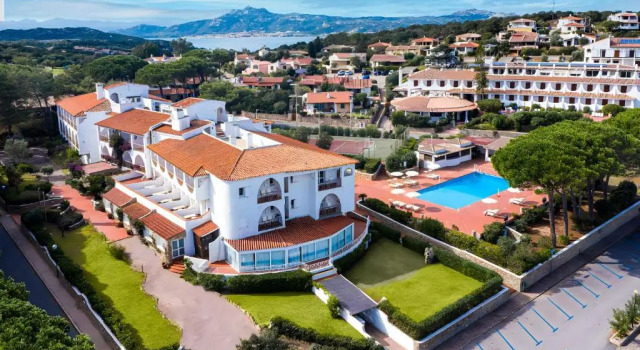 HOTIDAY Room Collection - Baja Sardinia, Reserva ahora Hotel Hoteles en Poltu Quatu con piscina, Piscina