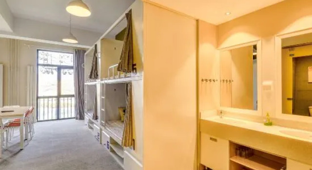 Кровать в общем номере (мужской номер) Taiwu Town Youth Hostel