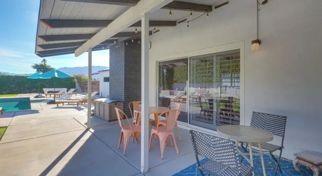 Pet-friendly Palm Springs Oasis w/ Private Pool!, Забронировать Дом для отпуска Отели Палм-Спрингса с парковкой, Парковка