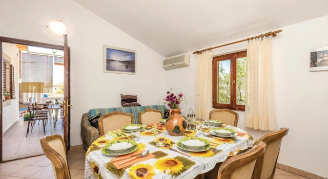 Beautiful Home in Lukovo Sugarje With 4 Bedrooms and Wifi