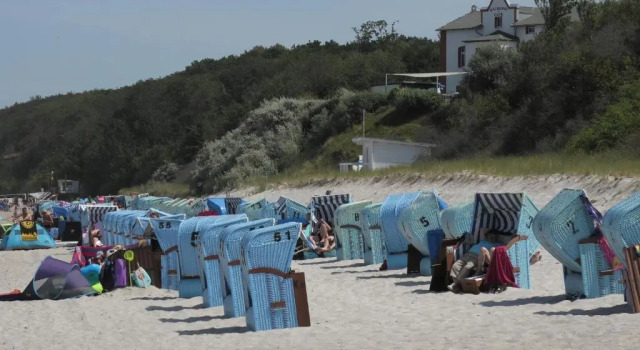 Коттедж Reethaus Strandgut - geräumiges FH, 5 Schlafzimmer, Sauna und 3 Terrassen, Balkon