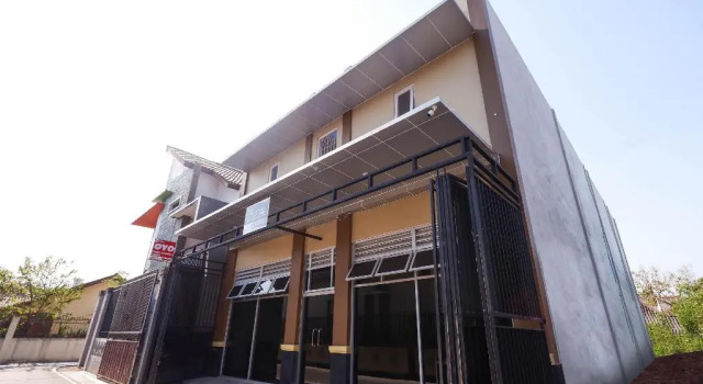 Super OYO 1506  Shabrina 2 Syariah, Boek Hotel Solo. Central Java