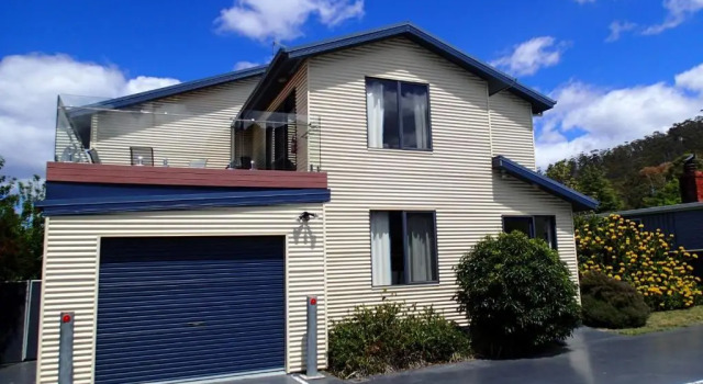 Cottage Douglas Street