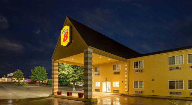 Super 8 De Soto Lawrence, Rezerwuj Hotel De Soto Kansas
