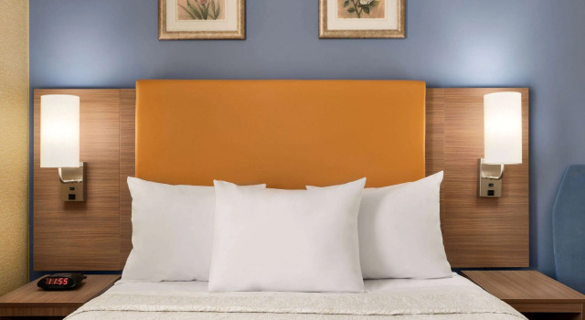 Days Inn - Long Island City