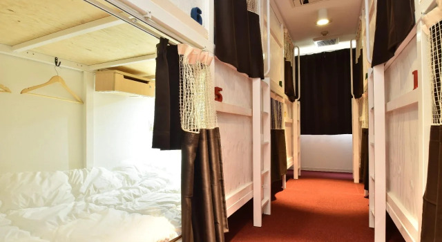 Hostel Enisia Namba, Забронировать Хостел Хостелы Осаки, рядом с Торговая улица Сэнничимэ Догуясудзи, Хостел
