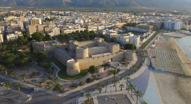 Domus Elegans in Centro, Book Hotel Hoteller i Manfredonia med parkering, Parkering