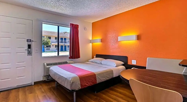 Номер Standard Motel 6 Oakland Airport