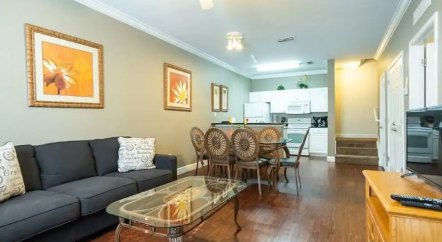 Lucaya 3 Bedroom 2 Bath First Floor Townhome, Rezerwuj Willa Hotele w Kissimmee z parkingiem, Parking