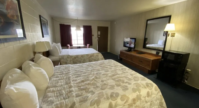 Четырёхместный номер Standard Orland Inn