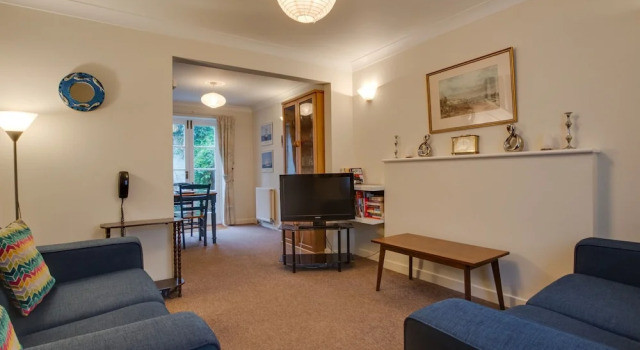 Serene Holiday Home in Hove With Garden, Забронировать Отель Хов 