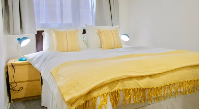 2 Bedroom Modern Home Sleeps 4, Varaa Lomakoti Huvilat kohteessa Edinburgh, Villa