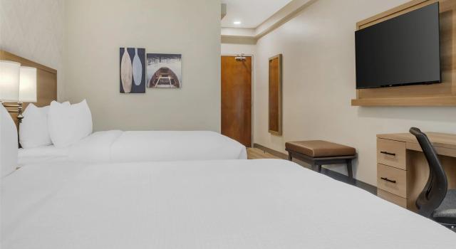 Четырёхместный номер Standard Best Western Plus Bridgewater Hotel & Convention Centre