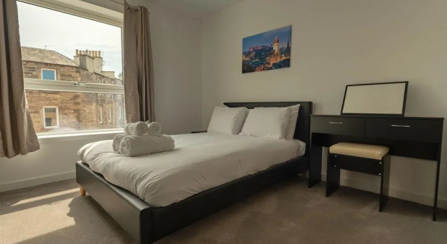 Stylish Modern Apartment, Забронировать Апартаменты/квартира Эдинбург Midlothian, рядом с Холирудское абатство