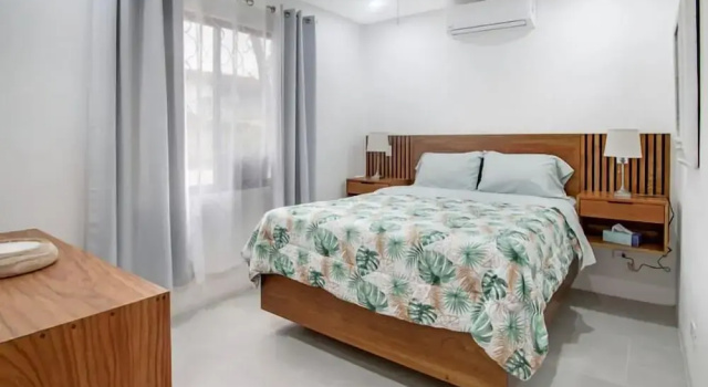 Minimalist Condo with a Beautiful New Design, Enclosed Patio, and Shared Community Pool, Rezervovat Apartmán Hotely v Guanacaste s parkováním, Parkování