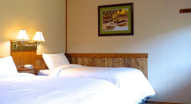 Sundance Guest Ranch, Boek Pension Hotels in Brits Columbia met parkeren, Parkeren
