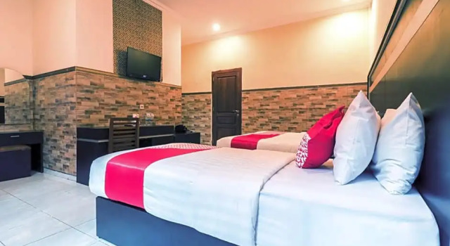 Люкс Superior OYO 1117 New Garuda Hotel