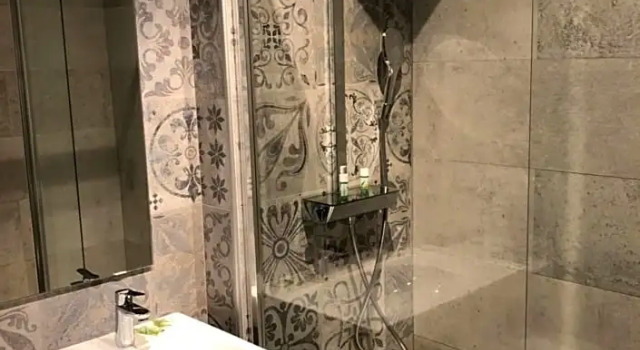 Номер Comfort Hotel La Villa Fleurie