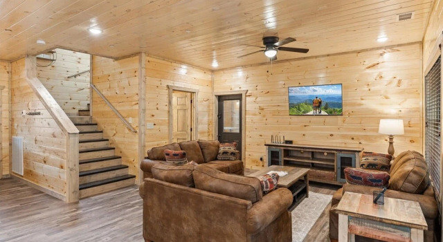 Brand NEW - 8br/6bath Mansion SWD Cabin With Indoor Pool, Hot Tub, & Arcade Room!, Забронировать Дом для отпуска Отели Гатлинберг с бассейном, Бассейн