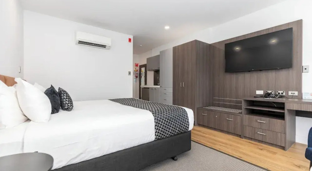 Студия с балконом Quest Newmarket Serviced Apartments