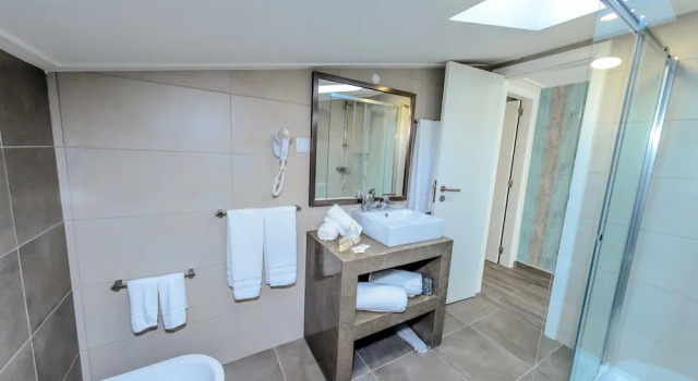 Семейная студия с 2 комнатами с балконом и с видом на бассейн Villamar Style Maison