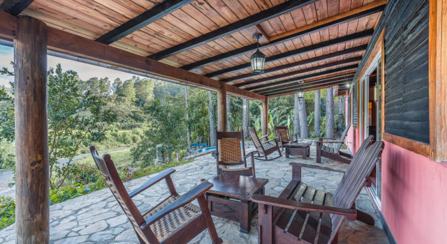 Cozy Villa Close to the Rive in Arroyo Frio, Book Villa Constanza La Vega